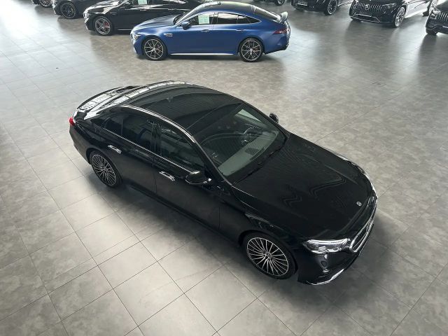 Mercedes-Benz E 200 AMG Line Sedan