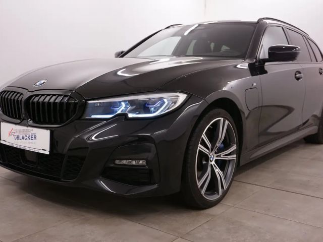 BMW 330 330e M-Sport xDrive