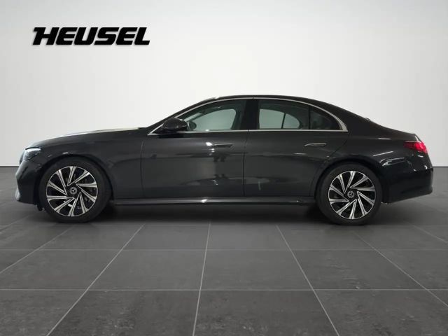 Mercedes-Benz E 200 AVANTGARDE Sedan