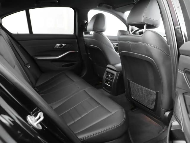 BMW 320 320i M-Sport Sedan