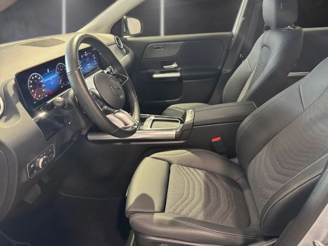 Mercedes-Benz GLA 200 *AHK*Totwinkel*Kamera*LED*Winterpaket