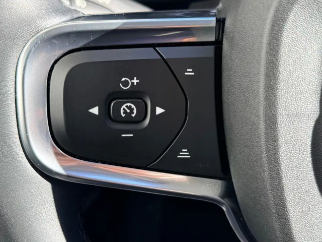 Volvo XC40 Core Momentum