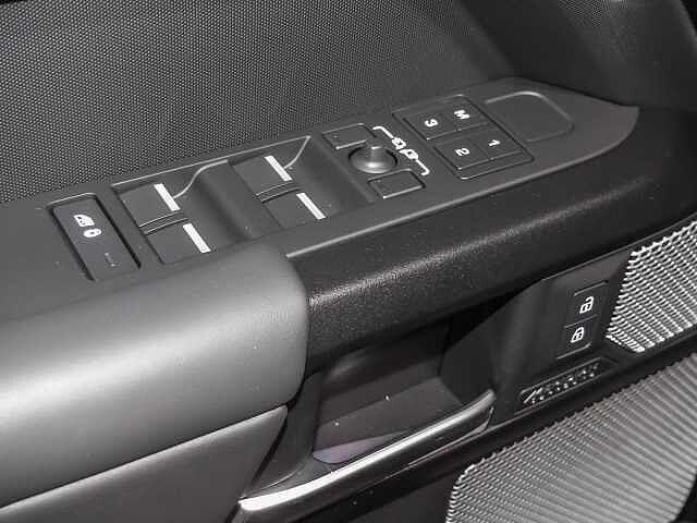 Land Rover Defender P500 X V8
