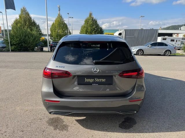 Mercedes-Benz B 180 Sedan