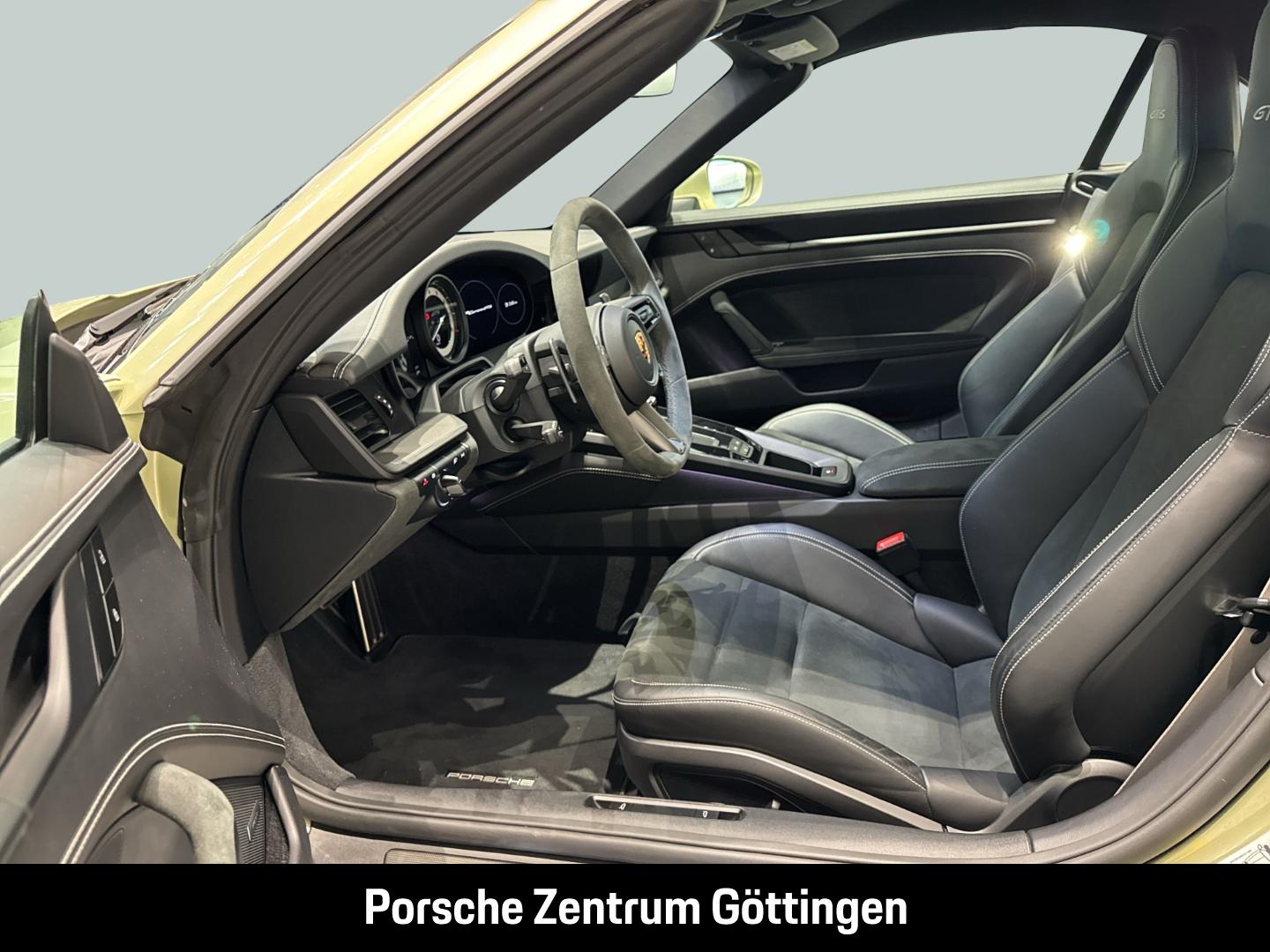 Porsche 911 992 Cabriolet Carrera GTS