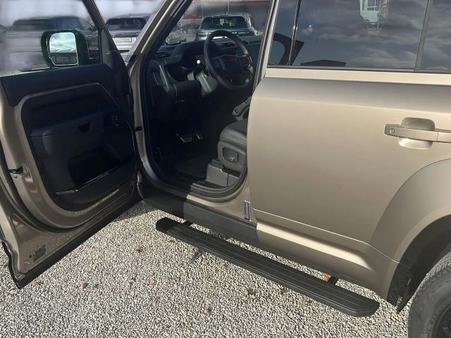 Land Rover Defender 110