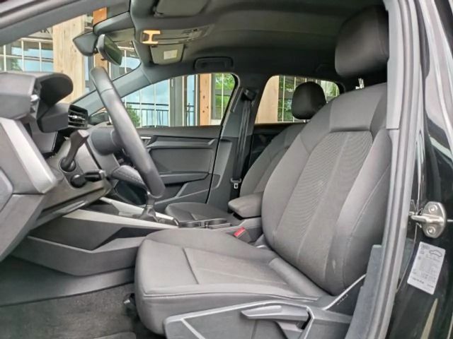 Audi A3 30 TFSI Business S-Line Sedan