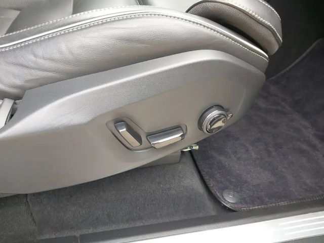 Volvo XC90 AWD Dark Plus