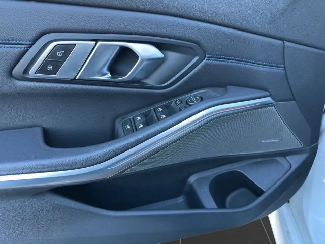 BMW 320 320i M-Sport Sedan