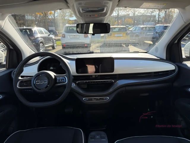 Fiat 500e +Klimaaut.+Tempomat+Spurhalte.+Schildererkennung