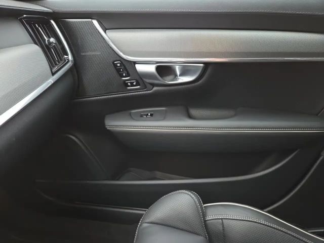 Volvo V90 AWD Dark Plus T6