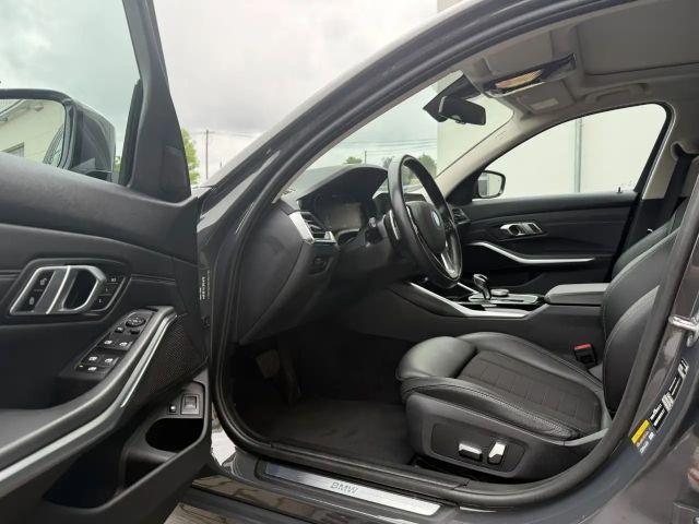 BMW 330 330e Touring xDrive