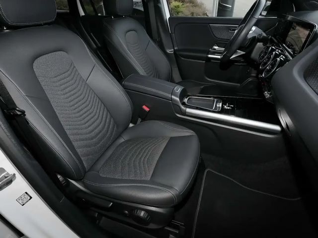 Mercedes-Benz GLA 180 NIGHT PAKET+CARPLAY+KAMERA+SPURHALTE+18"