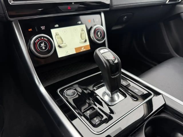 Jaguar XE AWD D200 SE