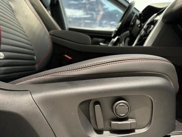 Land Rover Discovery Sport P300e SE