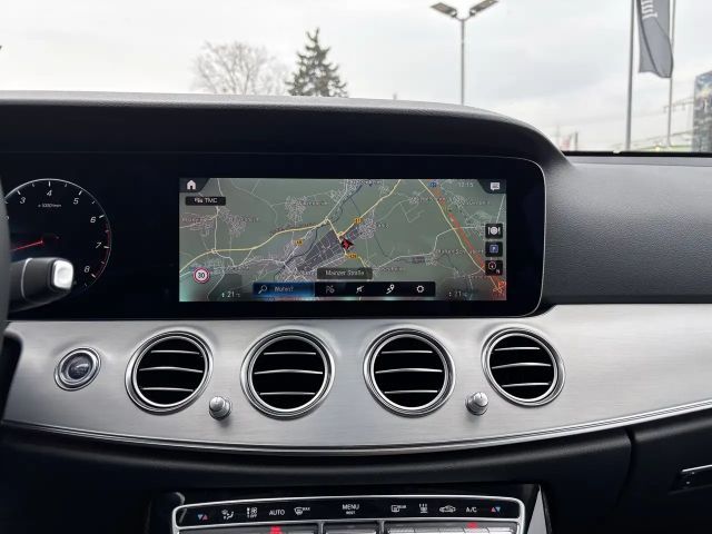 Mercedes-Benz E 200 AVANTGARDE Sedan