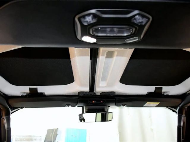 Jeep Wrangler Sahara