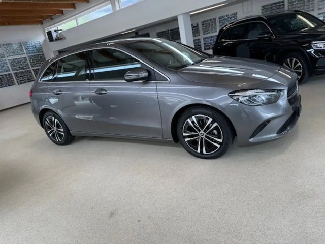 Mercedes-Benz B 180 Sedan