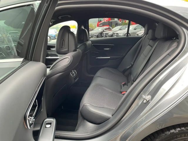 Mercedes-Benz C 180 AVANTGARDE Sedan