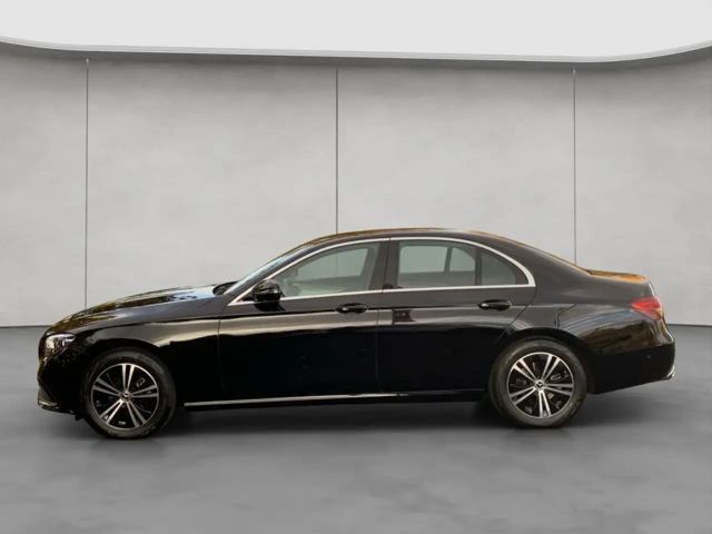Mercedes-Benz E 220 Sedan