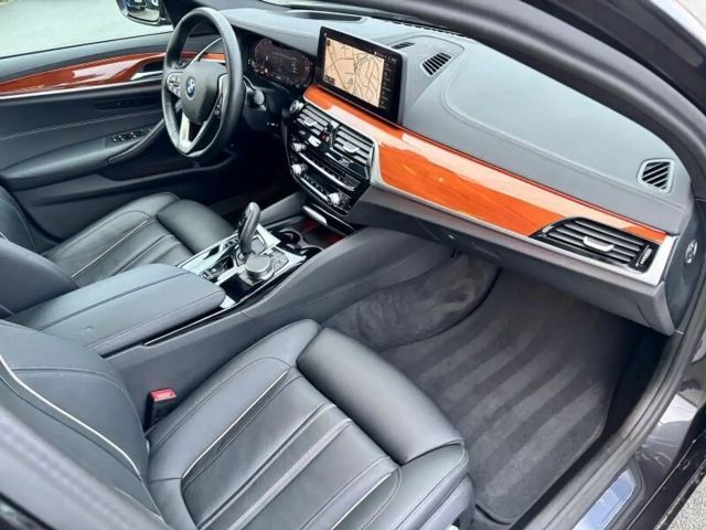 BMW 530 530i Luxury Line Touring xDrive