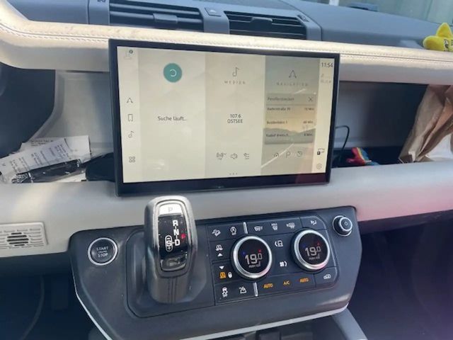 Land Rover Defender 110 D250