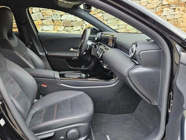 Mercedes-Benz A 200 A 200 d AMG Line Hatchback