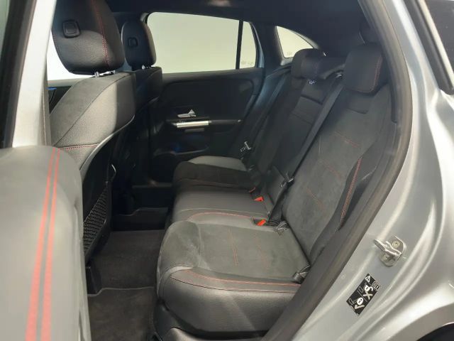 Mercedes-Benz GLA 200 4MATIC GLA 200 d