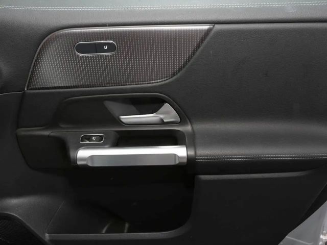 Mercedes-Benz EQB 300 4MATIC Progressive