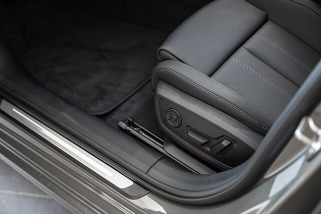 Audi A6 Avant Quattro S-Tronic