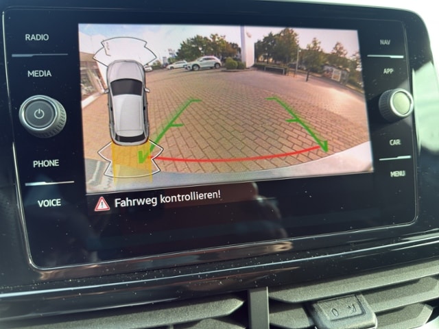 Volkswagen T-Roc 1.5l TSI NAV+LED+STH+AHK+REAR+ACC