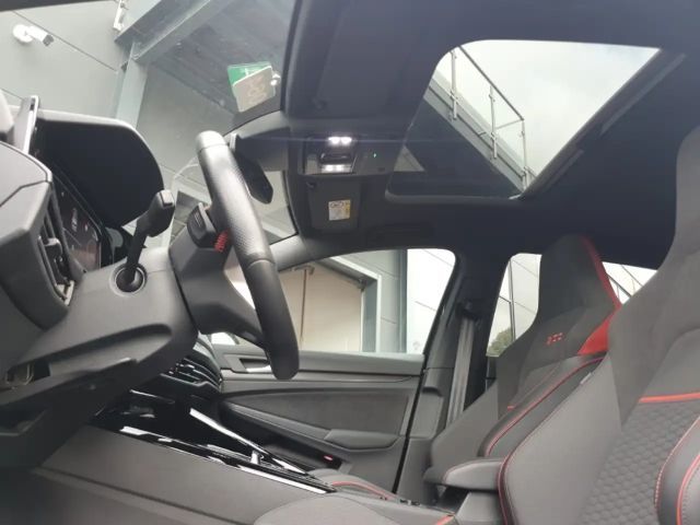 Volkswagen Golf 2.0 TSI Golf VIII