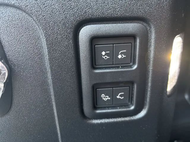 Land Rover Defender 90 D300 Dynamic HSE