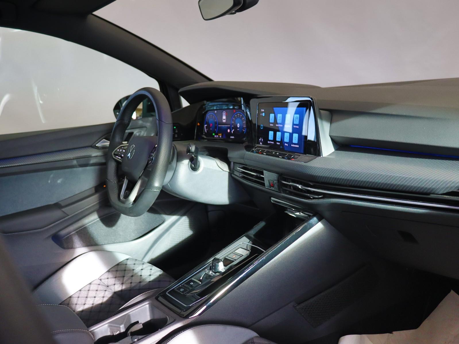 Volkswagen Golf 1.5 TSI DSG Golf VIII R-Line