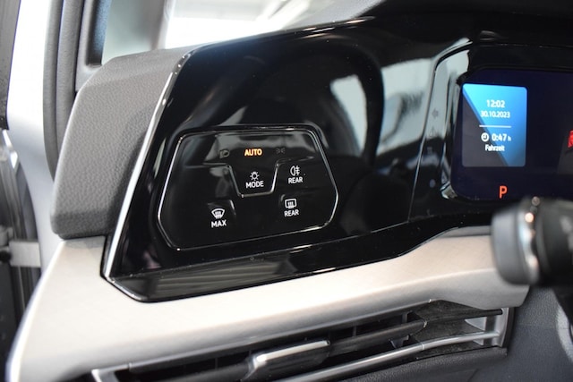 Volkswagen Golf 2.0 TDI DSG Life Variant