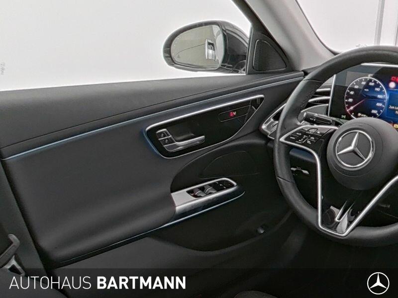 Mercedes-Benz E 200 Sedan