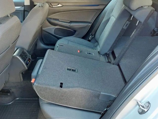 Volkswagen Golf Life Variant