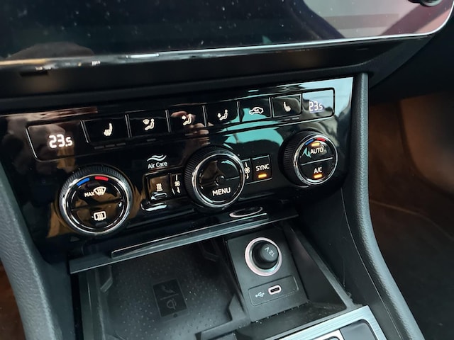 Skoda Superb 2.0 TDI Ambition Combi