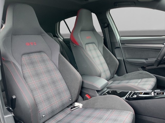 Volkswagen Golf 2.0 TSI DSG Golf VIII