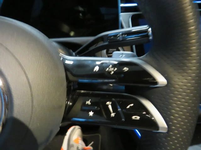 Mercedes-Benz E 220 AMG Line E 220 d Sedan