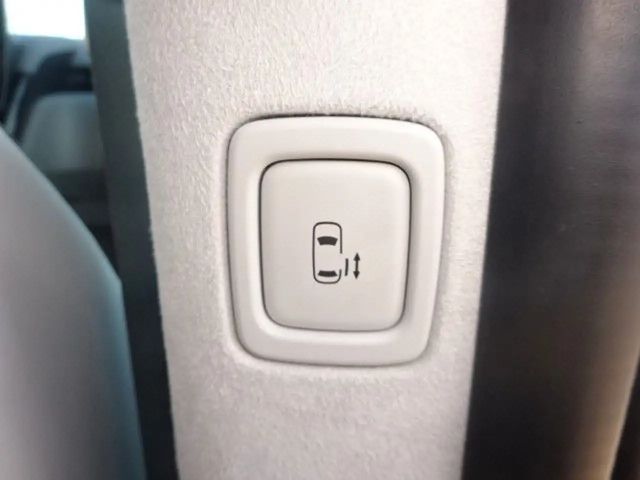 Hyundai Staria Signature