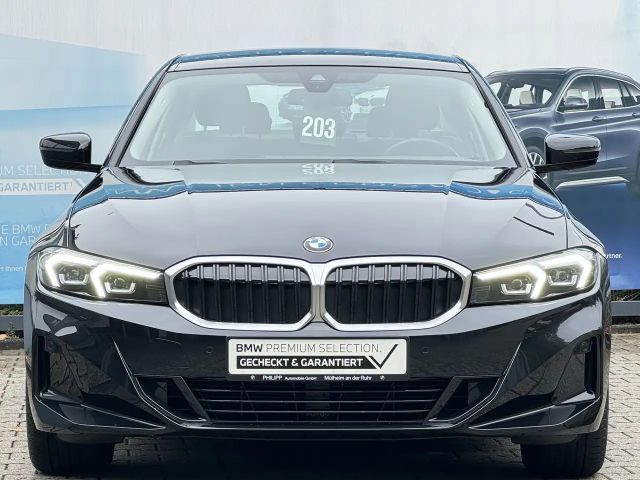 BMW 330 330i Sedan xDrive