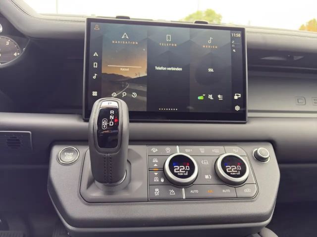 Land Rover Defender 110 D250 Dynamic SE