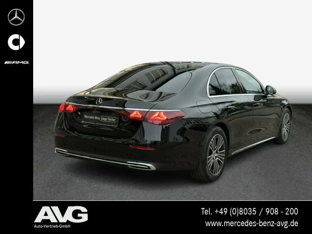Mercedes-Benz E 200 EXCLUSIVE Premium Sedan