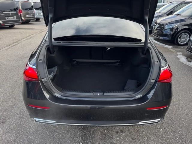 Mercedes-Benz E 220 AVANTGARDE E 220 d Sedan