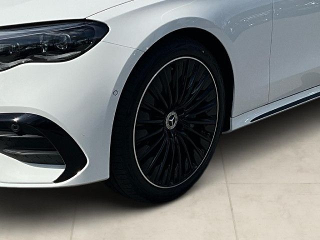 Mercedes-Benz E 220 AMG Line E 220 d Sedan