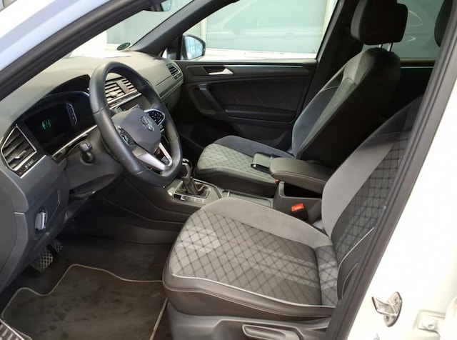 Volkswagen Tiguan 2.0 TDI DSG R-Line Style