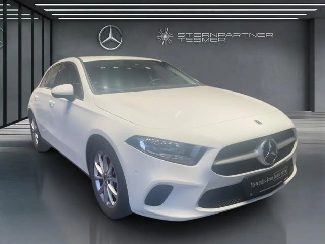 Mercedes-Benz A 200 AMBUX+CARPLAY+LED+SHZ+PDC