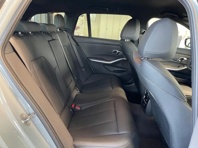 BMW 330 330i M-Sport Touring xDrive