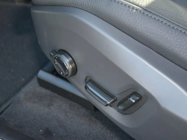 Volvo XC60 Dark Plus